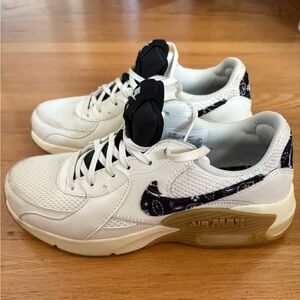 Nike AirMax Excee Size 7